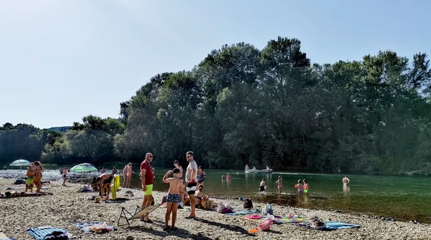 KAD TEMPERATURE POLUDE, UNA JE SPAS